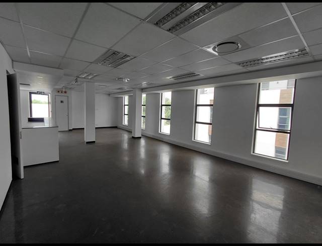 273M² OFFICE TO LET IN BRYANSTON